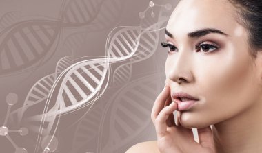 DNA zincirlerinde vitiligo hastalığı olan genç, şehvetli bir kadın.