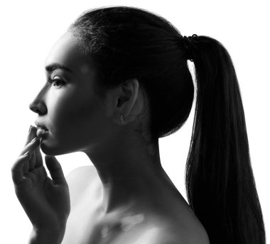 Vitiligo 'lu güzel bir kadının portresi.