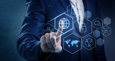 medya ekran simgesine dokunarak işadamı.