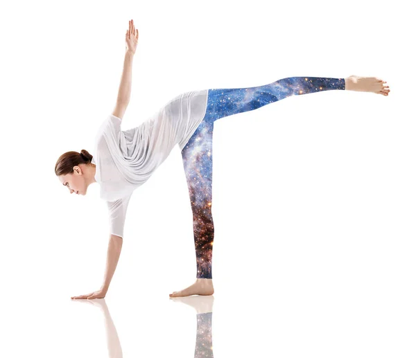 Doble exposición de la mujer haciendo yoga y espacio galáctico . —  Fotos de Stock