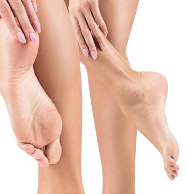 Pürüzsüz ciltli mükemmel kadın ayakları.