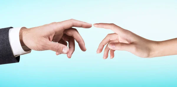 Dvě ruce dotýkající se navzájem. — Stock fotografie