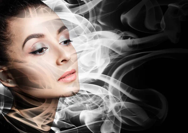 Double exposure portrait of woman and smoke. — Stock Photo, Image