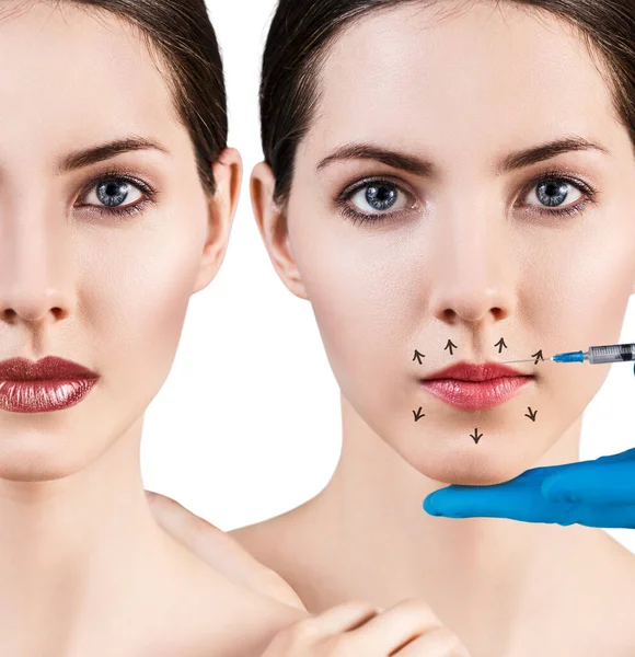 Collage av vacker kvinna får skönhet ansikts injektioner. — Stockfoto