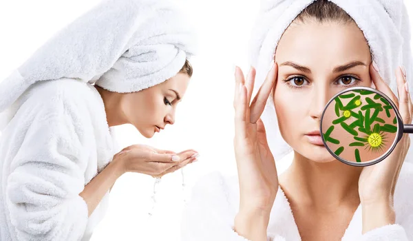 Une femme qui se lave le visage. Protection contre les germes . — Photo