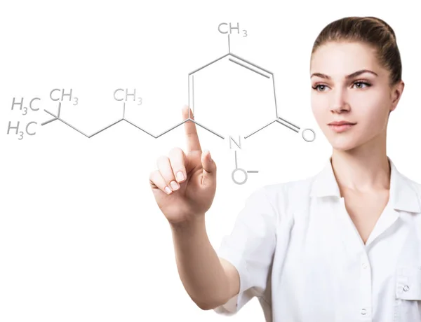 Fiatal női orvos rámutatva kémiai képlet. — Stock Fotó