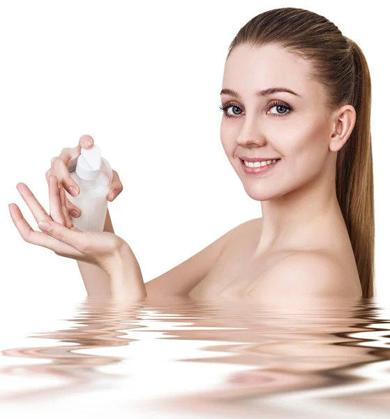 Bella giovane donna in acqua. Concetto Spa . — Foto Stock