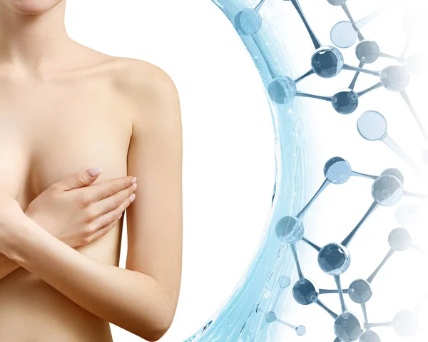 Junge Frau bedeckt Brüste zwischen glasigen Molekülen und Wasserspritzern. — Stockfoto