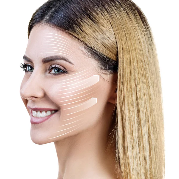 Las líneas gráficas muestran el efecto de elevación facial en la piel de la mujer hermosa. —  Fotos de Stock