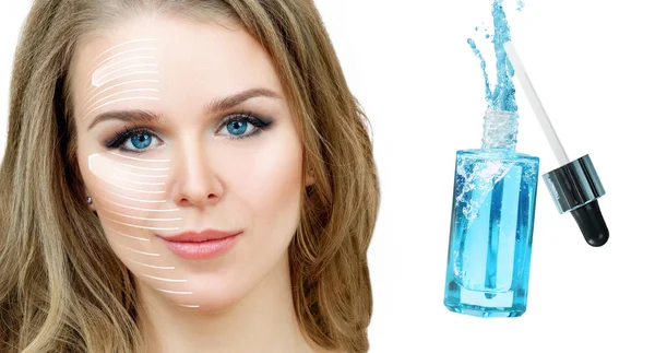 Hermosa cara de mujer adulta cerca de la botella cosmética azul . — Foto de Stock