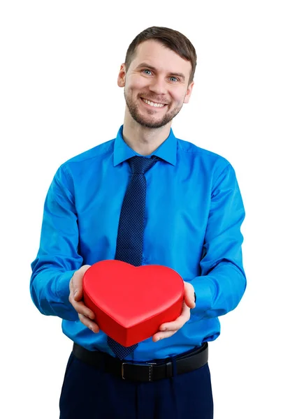 Κομψός άνθρωπος με κουτί δώρου Αγίου Βαλεντίνου σε σχήμα καρδιάς. — Φωτογραφία Αρχείου