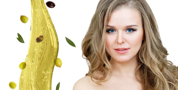 Piękna kobieta w pobliżu oliwy z oliwek. Koncepcja pielęgnacji skóry. — Zdjęcie stockowe