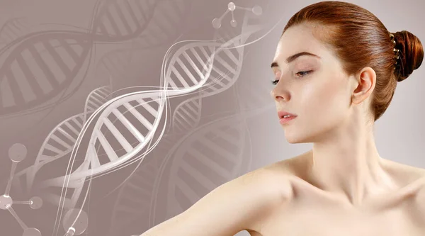 Portret van sensuele gember vrouw onder DNA kettingen. — Stockfoto