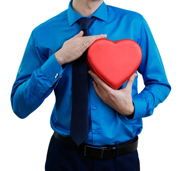 Homme élégant avec boîte cadeau de valentines en forme de cœur . — Photo