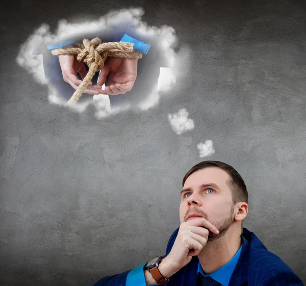Επιχειρηματίας κοιτάζει παλίρροια τον εαυτό του σε λευκό σύννεφο πάνω από το κεφάλι. — Φωτογραφία Αρχείου