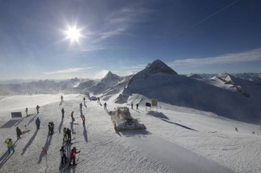 Kışın Alps - kayakçı için cennet