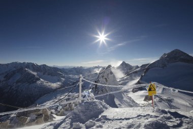 Kışın Alps - kayakçı için cennet