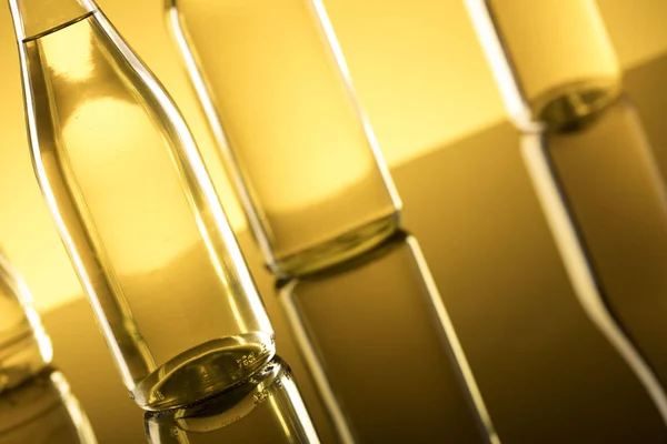 菜種油の概念、油の瓶 — ストック写真