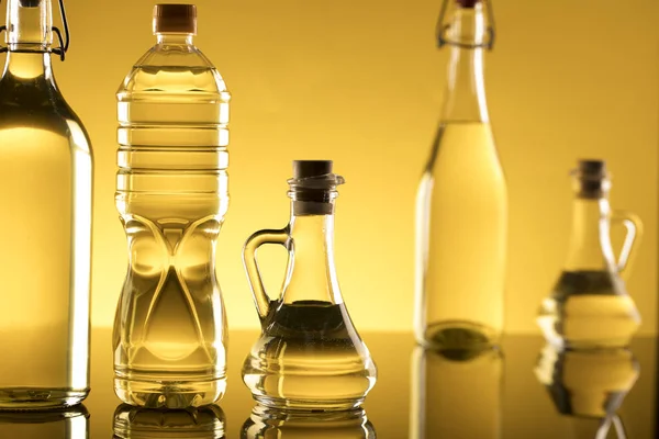 Conceito de óleo de colza, óleo em garrafas — Fotografia de Stock