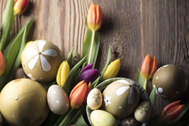 Paskalya Tema. Lale buketi. Paskalya yumurtaları.