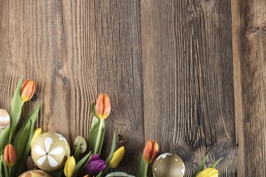 Paskalya Tema. Lale buketi. Paskalya yumurtaları.