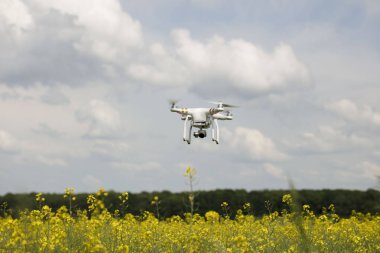 Dron eylem. Tecavüz alan sahne.     