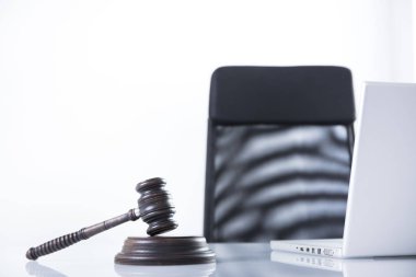 Bir avukat kavramı ile istişare.