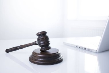 Bir avukat kavramı ile istişare.