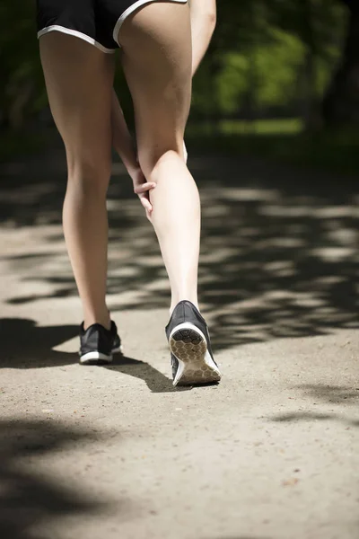 Conceito de fitness no parque . — Fotografia de Stock