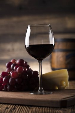 şarap ve peynir.