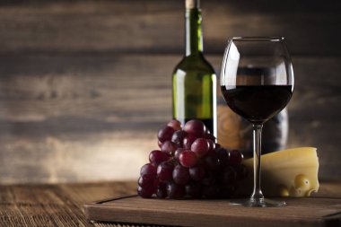 şarap ve peynir.