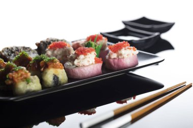 taze Japon suşi seti.