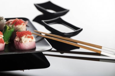 taze Japon suşi seti.