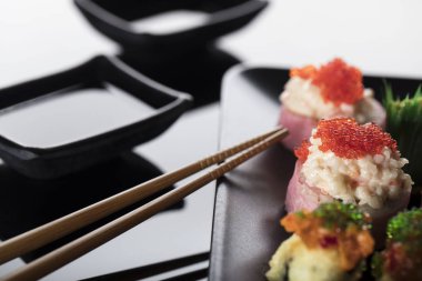 taze Japon suşi seti.