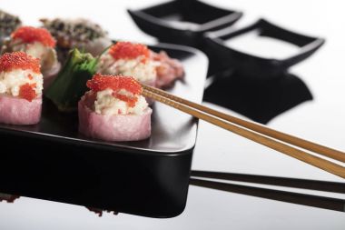 taze Japon suşi seti.