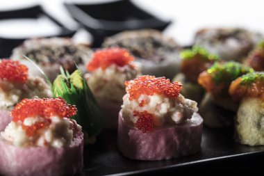 taze Japon suşi seti.