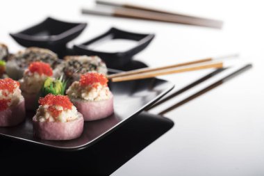 taze Japon suşi seti.