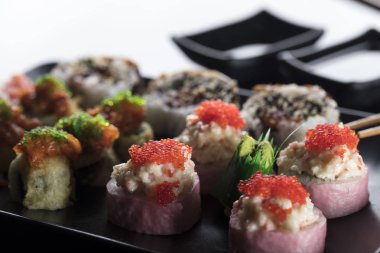 taze Japon suşi seti.