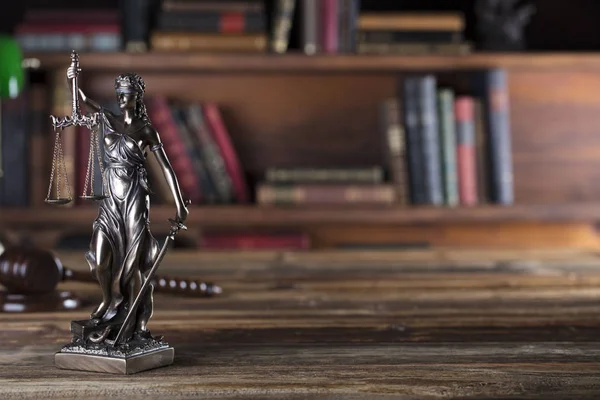 Hukuk sembolü - Themis.
