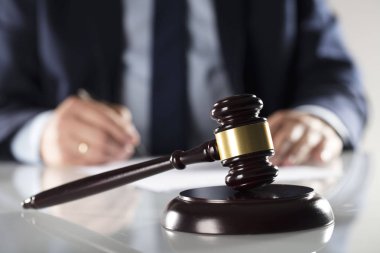 Hukuk ve işletme kavramı.