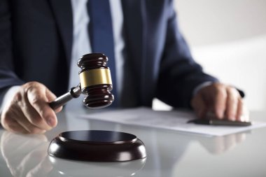 Hukuk ve işletme kavramı.