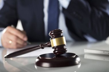 Hukuk ve işletme kavramı.