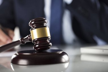 Hukuk ve işletme kavramı.