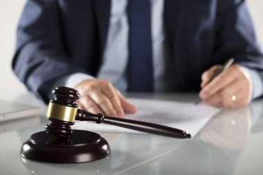 Hukuk ve işletme kavramı.