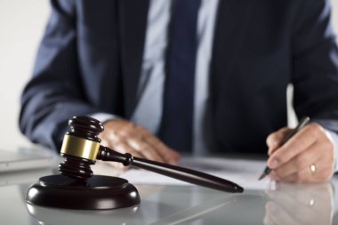 Hukuk ve işletme kavramı.