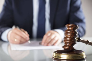 Hukuk ve işletme kavramı.