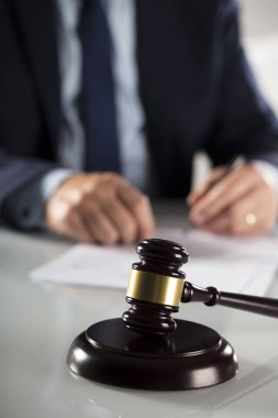 Hukuk ve işletme kavramı.