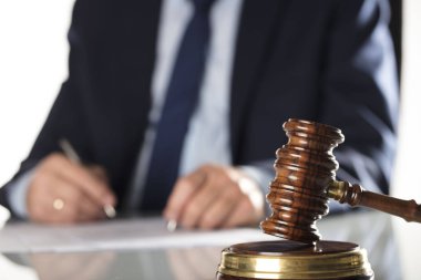 Hukuk ve işletme kavramı.