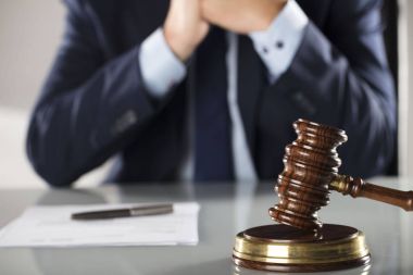 Hukuk ve işletme kavramı.