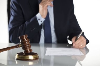 Hukuk ve işletme kavramı.